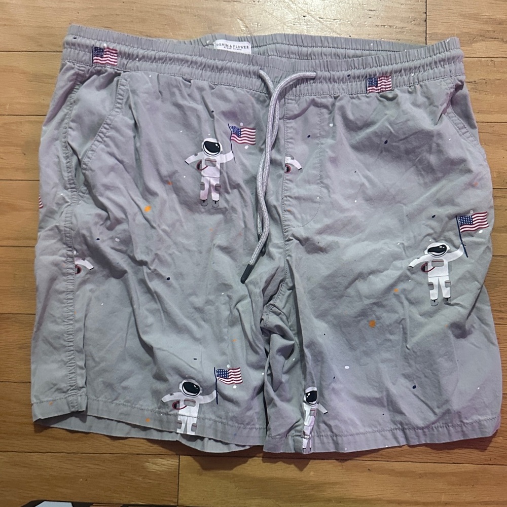 Denim & Flower Gray Astronaut Casual Shorts